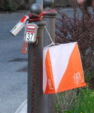 Lanterna con codice 37 su un palo